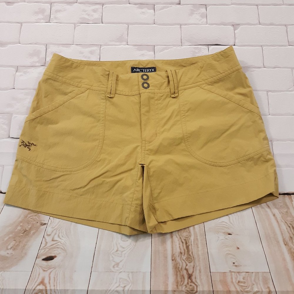 Arc'teryx Shorts Womens Size 8 Waist 32 Inseam 4 Casual Hiking Outdoor Nylon